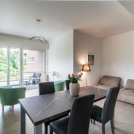 Apartment Joivy Stylish 2-bedroom By Como